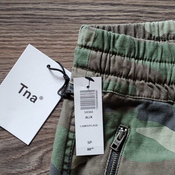 ARITZIA TNA Alix Camo Pant NWT - Picture 3 of 8